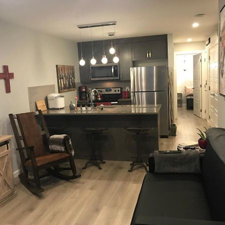 Home Sweet Condo Calgary Zewnętrze zdjęcie