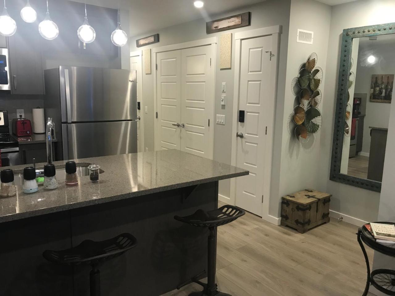 Home Sweet Condo Calgary Zewnętrze zdjęcie