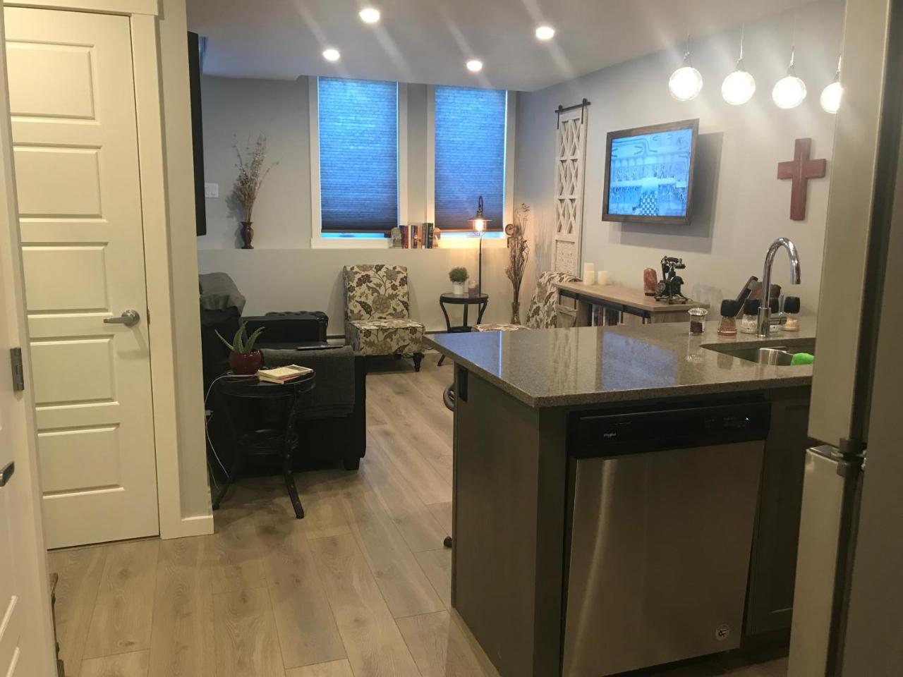 Home Sweet Condo Calgary Zewnętrze zdjęcie