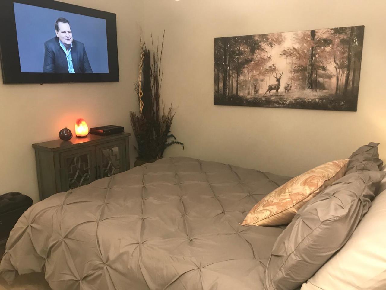 Home Sweet Condo Calgary Zewnętrze zdjęcie