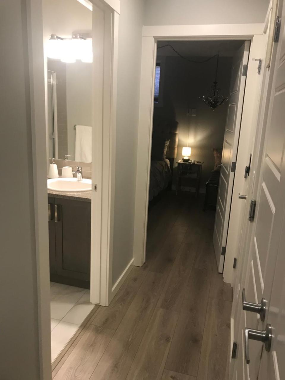 Home Sweet Condo Calgary Zewnętrze zdjęcie