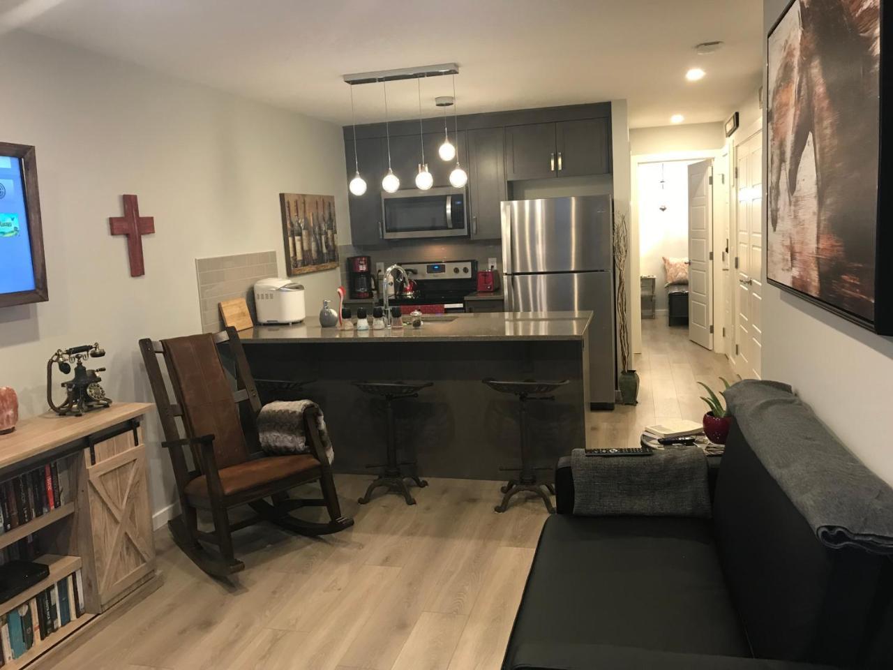 Home Sweet Condo Calgary Zewnętrze zdjęcie