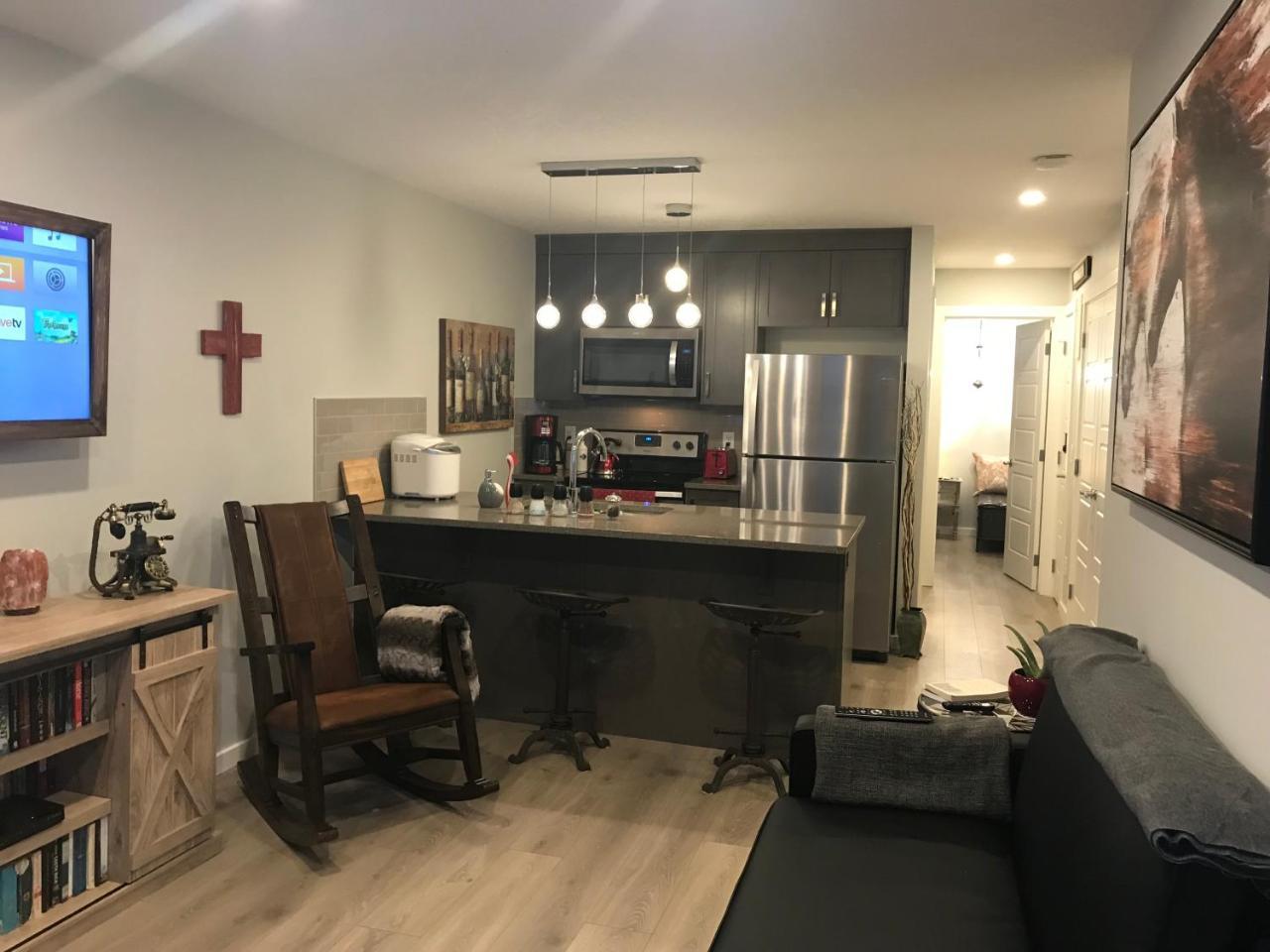 Home Sweet Condo Calgary Zewnętrze zdjęcie