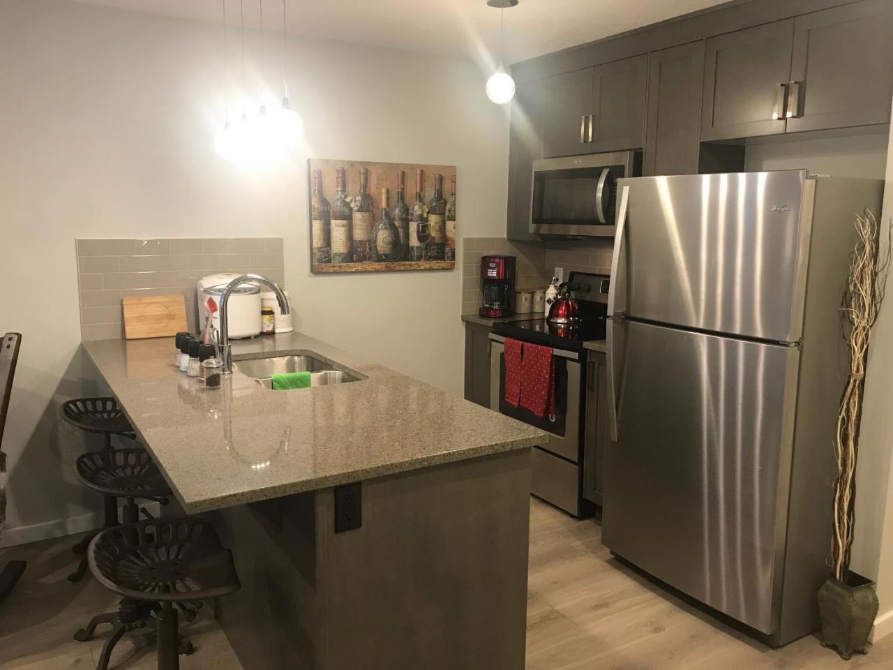 Home Sweet Condo Calgary Zewnętrze zdjęcie