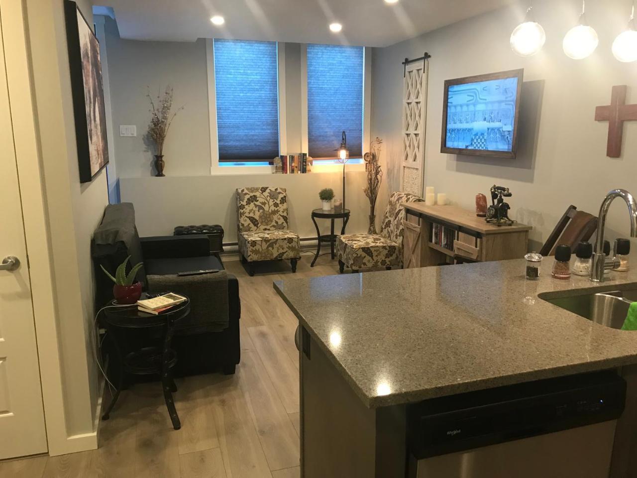 Home Sweet Condo Calgary Zewnętrze zdjęcie
