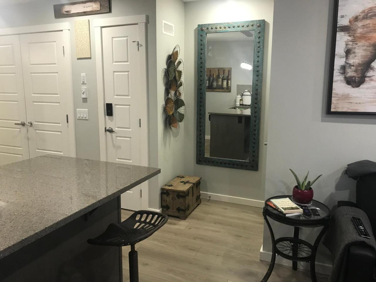 Home Sweet Condo Calgary Zewnętrze zdjęcie