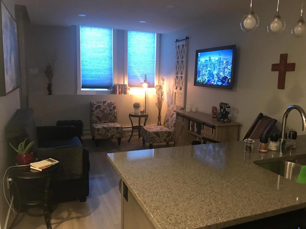 Home Sweet Condo Calgary Zewnętrze zdjęcie