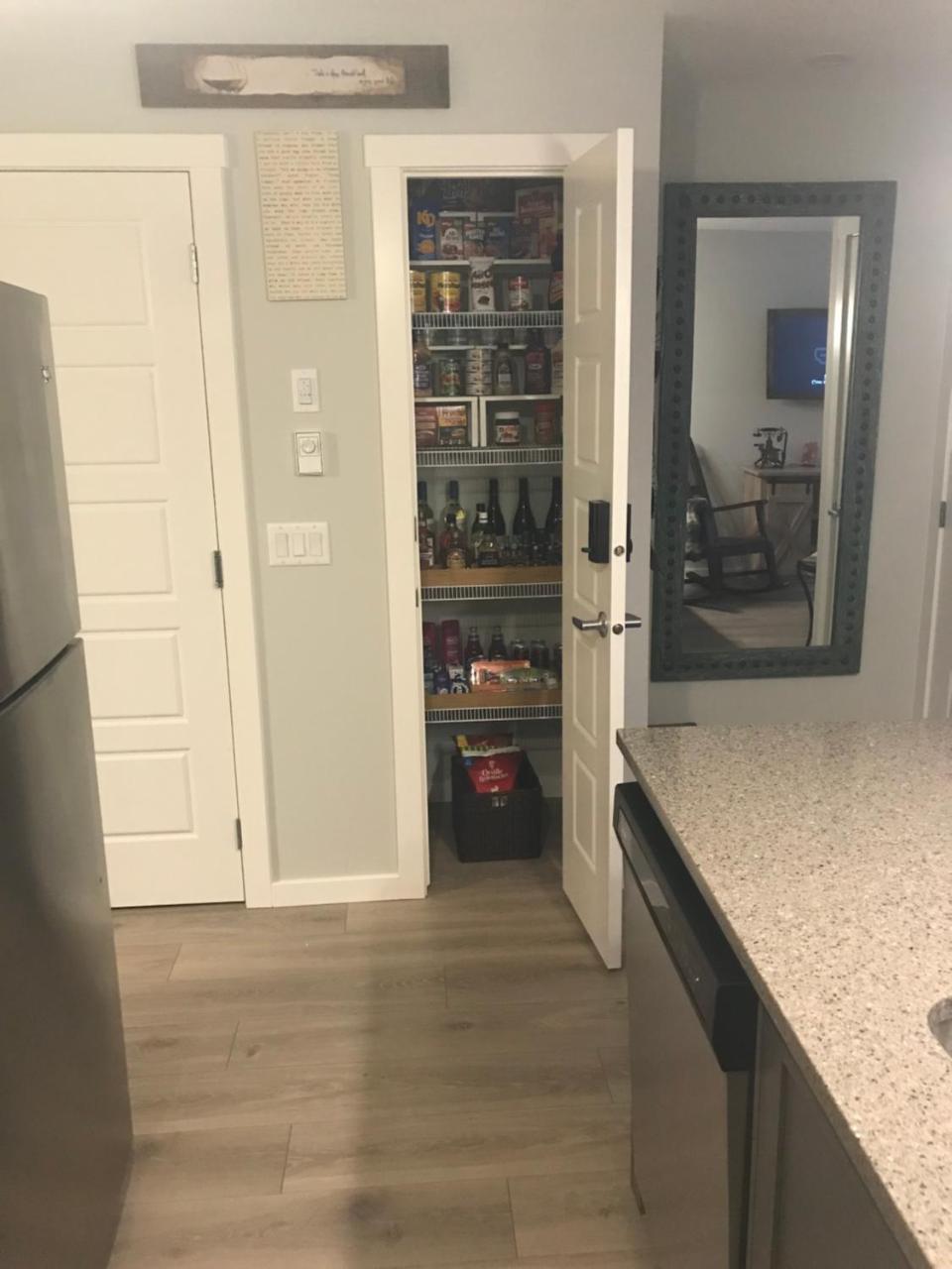 Home Sweet Condo Calgary Zewnętrze zdjęcie