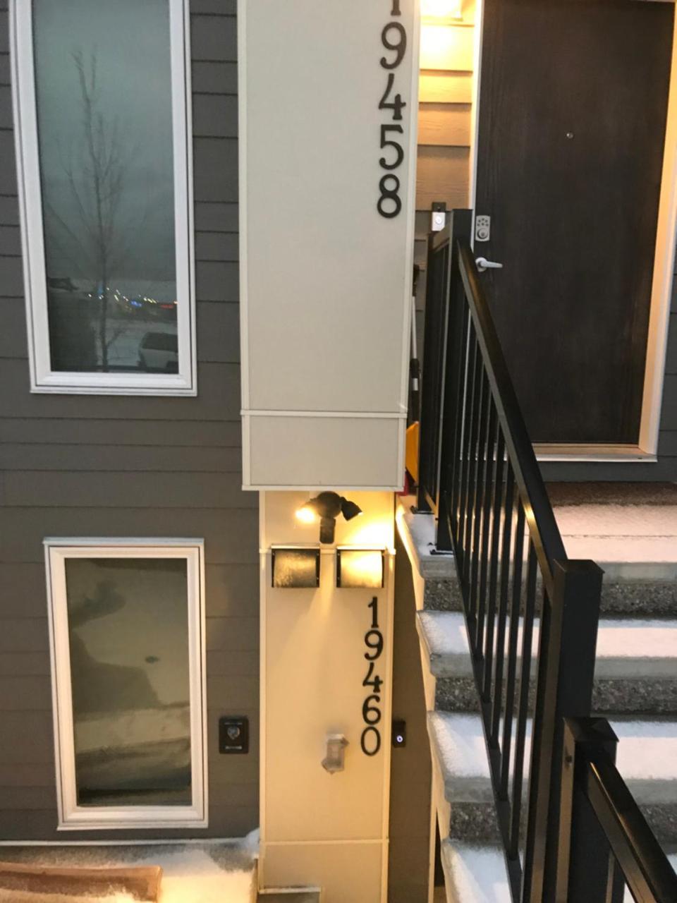 Home Sweet Condo Calgary Zewnętrze zdjęcie