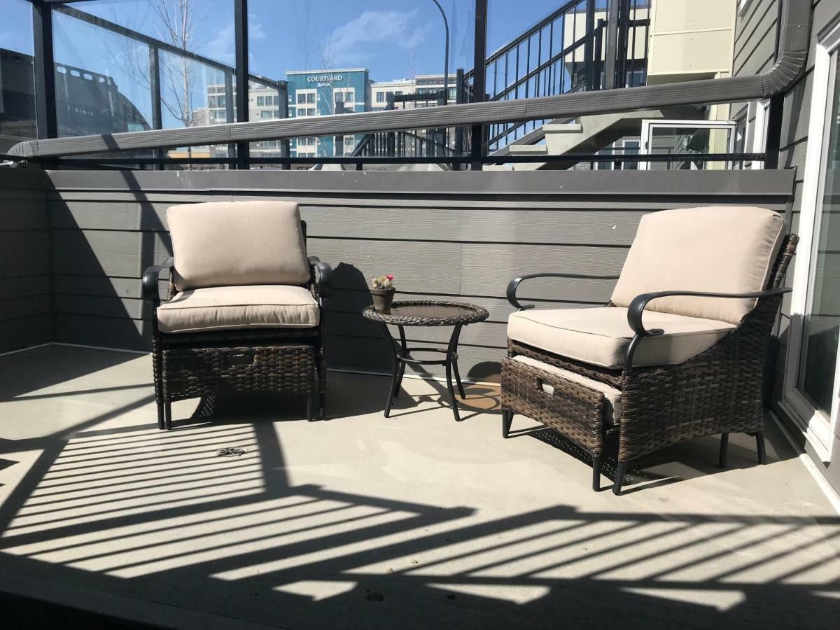 Home Sweet Condo Calgary Zewnętrze zdjęcie